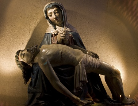 Aurec_sur_Loire-Église_Saint_Pierre-Pieta.jpg