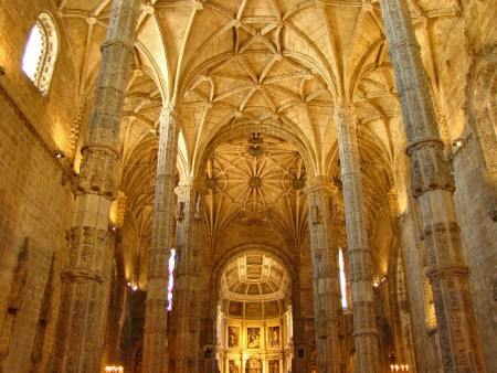 1920px-Interior_of_Mosteiro_dos_Jerónimos